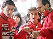 Balról: Ayrton Senna, Alain Prost és Ron Dennis, a McLaren csapatfőnöke
