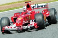 Könnyen lehet, hogy Michael Schumachert az esô is segíteni fogja a hét végén Katalóniában