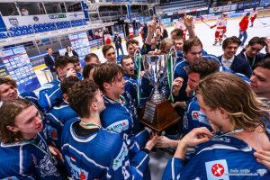 Megvan a harmadik siker! Osztrák U18-as bajnoki címet ünnepelhettek a fehérváriak Fotó: Soós Attila/jegkorongakademia.hu