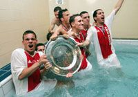 Wesley Sneijder és társai fantasztikus ünneplést csaptak az Ajax öltözôjében