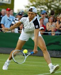 A legendás Martina Navratilova egyesben legutóbb 2002-ben, Eastbourne-ben játszott tétmérkôzést