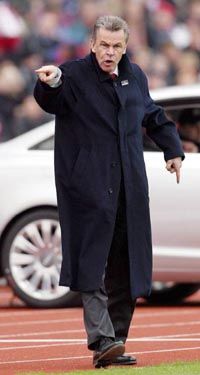 Veszélyben Hitzfeld állása?