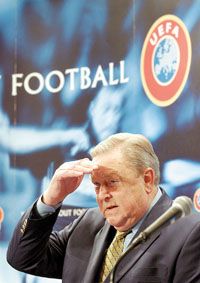 Az UEFA elnöke látja a jövôt: 2008-ban Ausztria és Svájc rendezhet Eb-t