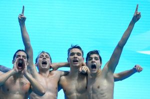 Az aranyérmes 4x200 m-es gyorsváltó öröme az indianapolisi junior úszó vb-n Forrás: FINA