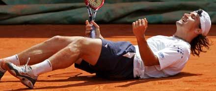 David Ferrer (képünkön) 0:4-rôl nyerte meg az ötödik szettet a címvédô Gaston Gaudio ellen