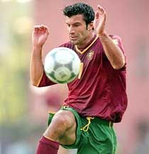 Luis Figo a kilencszeres Bajnokok Ligája-gyôztestôl igazolhat az elitliga címvédôjéhez