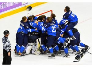 Nagy az öröm, a finnek hibátlan teljesítménnyel nyerték az U18-as vb-t Fotó: Andre Cardin/IIHF