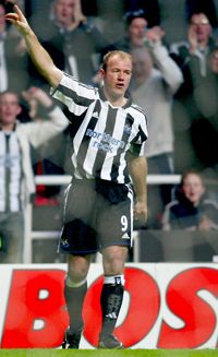 Jó az öreg a háznál: Alan Shearer ismét eredményes volt a szarkáknál