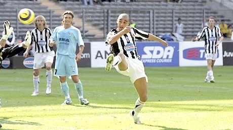 David Trezeguet így szerezte meg a Juventus egyenlítô gólját a hajrában