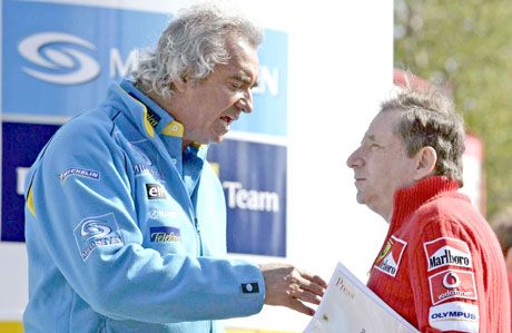 Flavio Briatore (balra) és Jean Todt a boxutca két karizmatikus alakja, szüksége van rájuk a csapatuknak