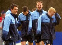 Gary Neville, Lampard, Southgate és Scholes (balról jobbra) bízik abban, hogy a törökök nem rontják el a hangulatukat