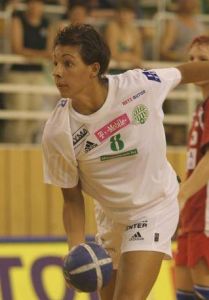 Szucsánszki Zita 18 évesen hét gólt szerzett a Vasas ellen a 2004–05-ös idény bajnoki döntőjében Forrás: handball.hu