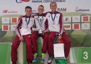 Viczián Bence, Szép Balázs és Burcsik Barnabás (balról jobbra) tavaly bronzérmet nyert csapatban az U19-es világbajnokságon. Forrás: MÖSZ