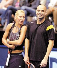 Anna Kurnyikova és André Agassi most is összeütögetett néhány dollárt