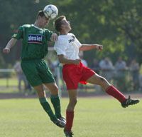 Andrei Stepanov (balra) jó néhány fejpárbajt megnyert az elsô ferencvárosi meccsén (Fotó: Németh Ferenc)