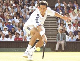 A brit Tim Henman már többször is eljutott a wimbledoni elôdöntôig, annál tovább azonban egyszer sem &#8211; talán majd az idén