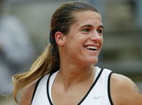 Amélie Mauresmo a döntô után is így szeretne mosolyogni &#8211; ahhoz azonban Venus Williamst kellene legyôznie