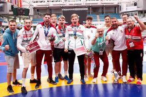 Volt miért örülnie a junior kötöttfogású csapatnak Pontevedrában Forrás: birkozoszov.hu