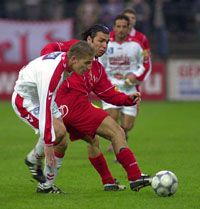 Fehér Zoltán (balra) szigorúan ôrizte Bajzát Pétert, de a csatár egy gólt így is szerzett