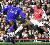 Egyre inkább feltételezhetô, hogy Jimmy Floyd Hasselbaink (balra) a jövôben is a Premier League védôinek életét keseríti