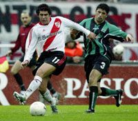 Marcelo Salas (balra) a Nueva Chicago elleni mérkôzésen gyôzelemmel tért vissza régi sikerei helyszínére, a River Plate-be