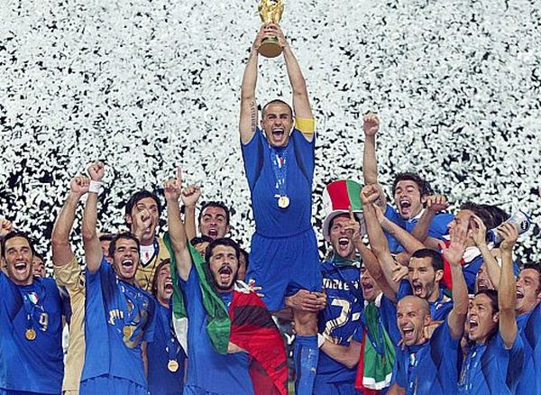 Fabio Cannavaro és a 2006-os talján hősök.