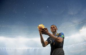 Kylian Mbappé 19 esztendősen lett világbajnok Fotó: Getty