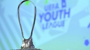 Ezért a trófeáért hajtanak az UEFA Ifjúsági Ligában még versenyben lévő klubok Forrás: uefa.com