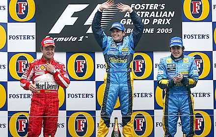 Giancarlo Fisichella (középen) mellett Fernando Alonso (jobbra) és Rubens Barrichello is boldognak tűnt (fotók: Reuters)KATTINTSON BÁRMELYIK KÉPRE, ÉS NÉZZE MEG A FUTAMRÓL KÉSZÜLT LEGJOBB FOTÓKAT!