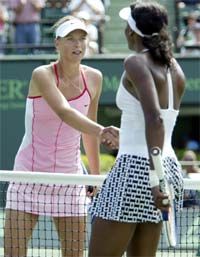 Másfél óra sem kellett, és Venus Williams gratulálhatott legyőzőjének