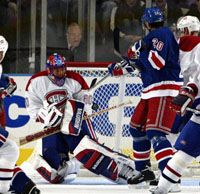Jose Theodore, a Montreal kapusa bombaformában védett a New York Rangers ellen