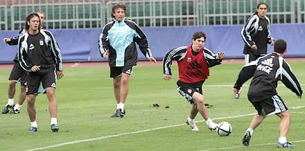 Már élesben is játszottak egyet az argentinok, és Lionel Messi bemutatta, hogy bámulatosan bánik a labdával (Fotók: Németh Ferenc)