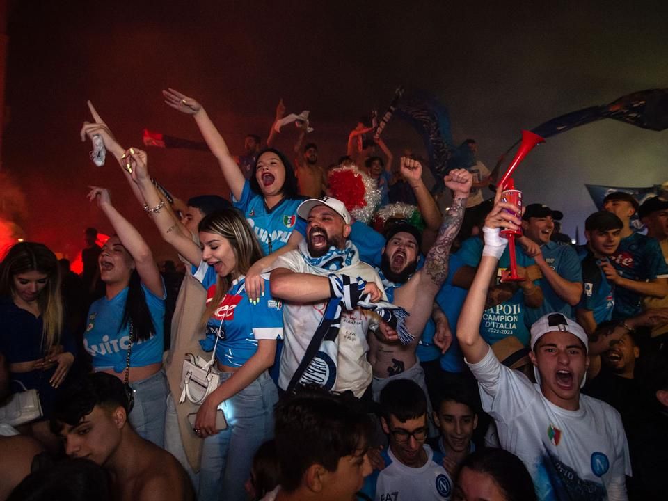 33 év után ünnepelhet ismét bajnoki címet a Napoli – az ünneplésről készült legjobb képeket a fotóra kattintva tudja megtekinteni! (Fotók: Getty Images)