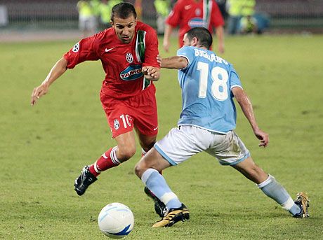 A Juvén ezúttal még Alessandro Del Piero (szemben) trükkjei sem segítettek, pedig a csapat ásza két gólt is szerzett a Napoli ellen