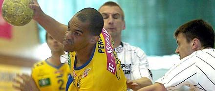 A Fotex világklasszisa, Pérez Carlos Tatabányán is csapata legeredményesebb játékosának bizonyult (Fotó: Mirkó István)