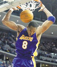 Kobe Bryant, a Lakers egyik frontembere 39 pontot rámolt a denveri gyűrűbe