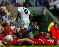 Az argentin Juan Sebastian Verón (hátul) az elsô Premiership-mérkôzésén betalált új csapatában, a Liverpoolban nyerô Chelsea-ben