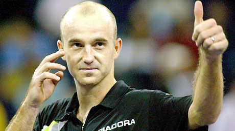 Ivan Ljubicic két sima játszmában nyerte meg élete elsô vb-meccsét