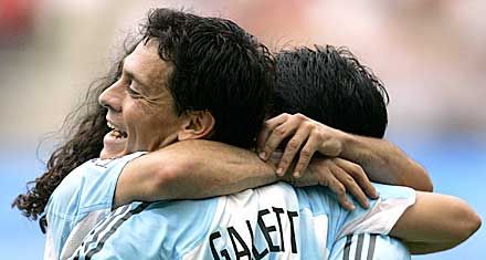 Az argentinok eddig két gól, illetve egy mérkôzés után borulhattak össze a Konföderációs Kupán