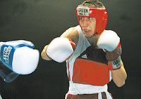 Káté Gyula elsô magyar bokszolóként már a második mérkôzését nyerte meg a bangkoki világbajnokságon (Fotó: Farkas József)