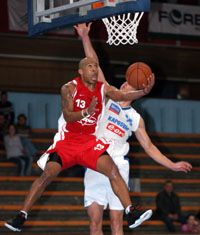 Cory Bradford dobása nagy vitákat váltott ki a debreceni meccsen (Fotó: Unger Tamás)