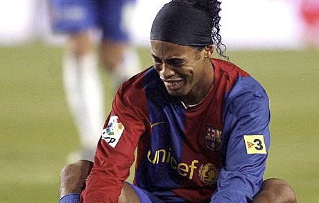 Ronaldinho sorsa nehéz: a pályán és a pályán kívül is kap eleget?