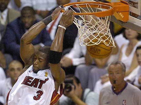 Dwyane Wade látványosan és hasznosan játszott, az ô vezérletével állt talpra 13 pontos hátrányból a Miami Heat