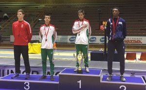 Farkas Csaba (középen) és Koch Máté (balról a második) a dobogón Forrás: hunfencing.hu