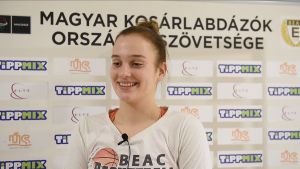 Tóth Franka gőzerővel készül az érettségire Forrás: wbasket.hu