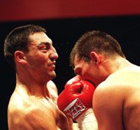 Alejandro Lakatus (balra) egyszer már megpróbálta megszerezni a WBO övét, de Dariusz Michalczewski 2001-ben Braunschweigben nagyon simán megverte