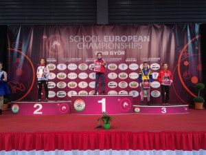 Fáth Laura (balról) 13 évesen lett ezüstérmes a serdülő Európa-bajnokságon
