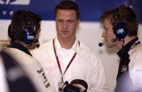 Bár Ralf Schumacher az orvosaitól zöld utat kapott, a biztosítója, illetve a csapatfônöke egyelôre nem engedi ôt autóba ülni