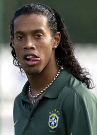 Ronaldinho Manchesterbe igyekszik