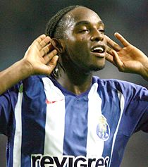 Benni McCarthy tette biztossá a 2004-es BL-gyôztes Porto Internazionale felett aratott, váratlanul könnyed diadalát